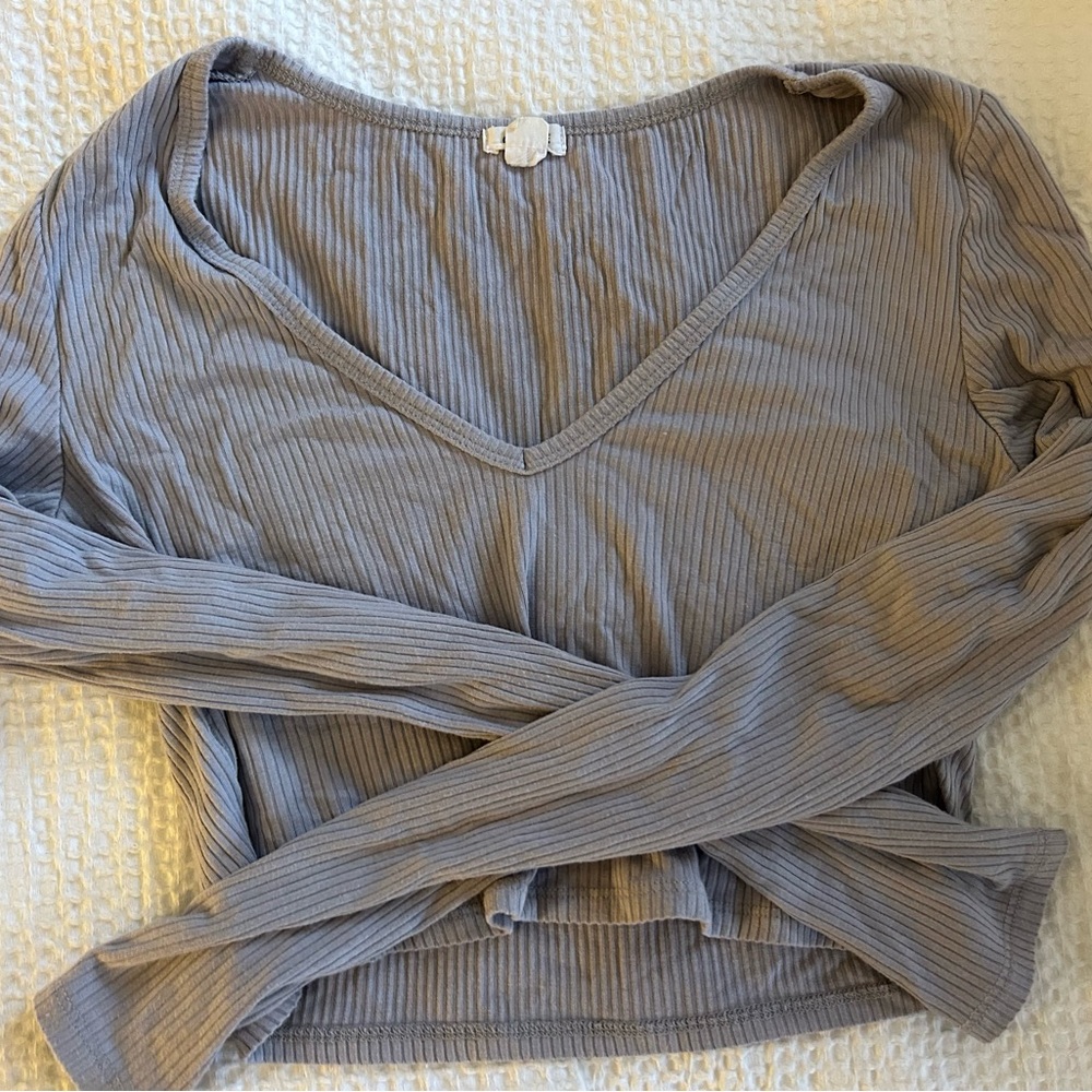 Women's Cropped Ribbed V-Neck Top - light purple